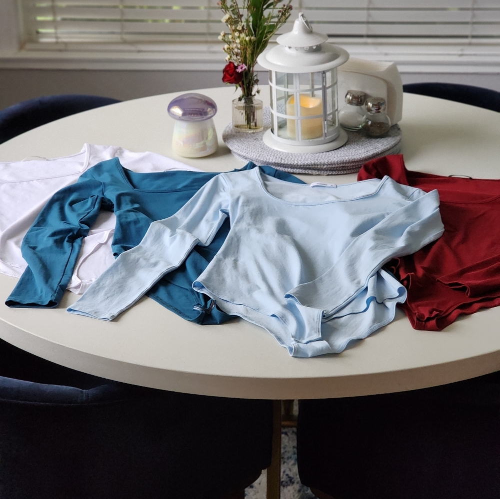 Mangopop 4 bodysuits included: white,baby blue, teal,burgundy. Size Medium